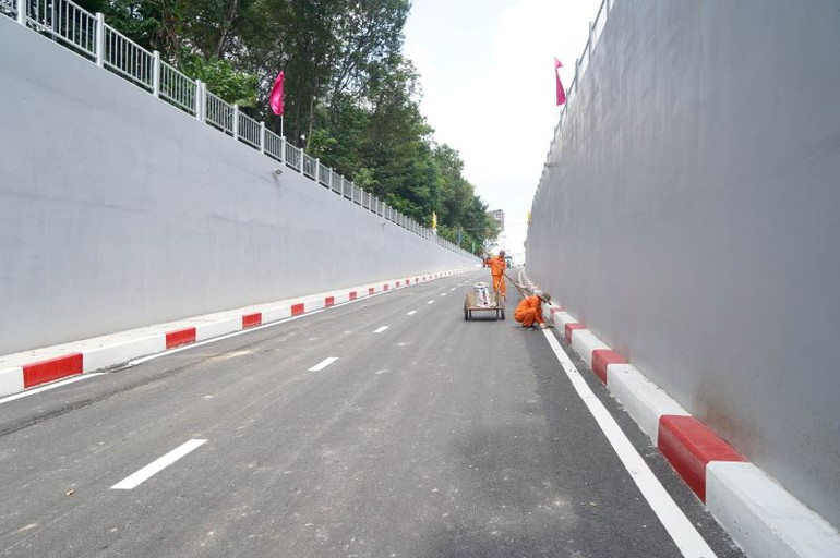 Hầm chui Trần Quốc Hoàn có chiều dài 400m thông hướng công trình Nhà ga T3 sân bay Tân Sơn Nhất. (Ảnh: QUÝ HIỀN)