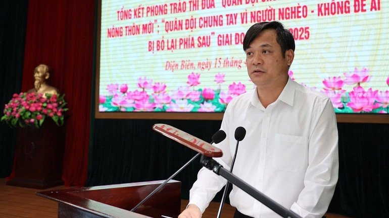 Đồng chí Lò Văn Cương, Phó Chủ tịch Ủy ban nhân dân tỉnh Điện Biên chúc mừng thành tích mà cán bộ, chiến sĩ thuộc lực lượng vũ trang tỉnh Điện Biên đạt được trong hai phong trào thi đua, giai đoạn 2021-2025. Đồng chí Lò Văn Cương, Phó Chủ tịch Ủy ban nhân dân tỉnh Điện Biên chúc mừng thành tích mà cán bộ, chiến sĩ thuộc lực lượng vũ trang tỉnh Điện Biên đạt được trong hai phong trào thi đua, giai đoạn 2021-2025.