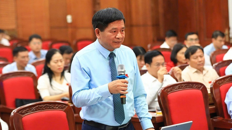 Đồng chí Lê Thành Đô, Chủ tịch Ủy ban nhân dân tỉnh Điện Biên giải đáp các ý kiến mà đại biểu còn băn khoăn.