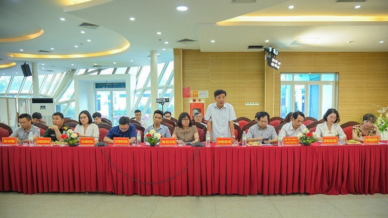 Đồng chí Phạm Ngọc Hân, Tổng Biên tập Báo Điện Biên Phủ, Chủ tịch Hội Nhà báo Việt Nam tỉnh Điện Biên phát biểu tại buổi gặp mặt. (Ảnh: MAI GIÁP)