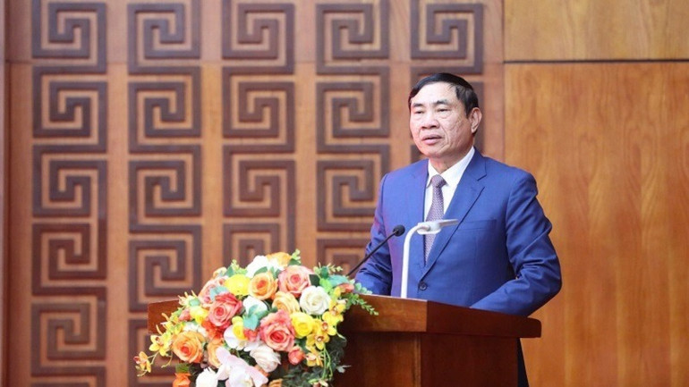 Đồng chí Trần Quốc Cường, Ủy viên Trung ương Đảng, Bí thư Tỉnh ủy Điện Biên phát biểu tại Hội nghị công bố các quyết định cho cán bộ nghỉ hưu trước tuổi do Tỉnh ủy Điện Biên tổ chức vào chiều 12/2/2025.