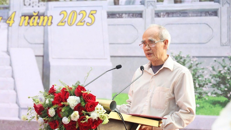 Ông Phạm Văn Bằng, bố đẻ liệt sĩ Phạm Văn Cường, xúc động gửi lời cảm ơn tỉnh Điện Biên, Ban Giám đốc Công an Điện Biên đã xây dựng công trình mang nghĩa tri ân. Ông Phạm Văn Bằng, bố đẻ liệt sĩ Phạm Văn Cường, xúc động gửi lời cảm ơn tỉnh Điện Biên, Ban Giám đốc Công an Điện Biên đã xây dựng công trình mang nghĩa tri ân.