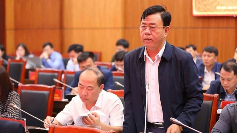 Ông Nguyễn Hữu Hiệp, Giám đốc Ban Quản lý dự án các công trình nông nghiệp tỉnh Điện Biên thông tin tiến độ các gói thầu thi công thuộc Dự án quản lý đa thiên tai lưu vực sông Nậm Rốm.