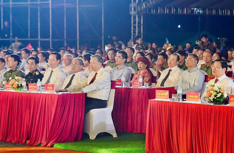 Tổng Bí thư Tô Lâm và các đại biểu dự khai mạc Lễ hội Làng Sen