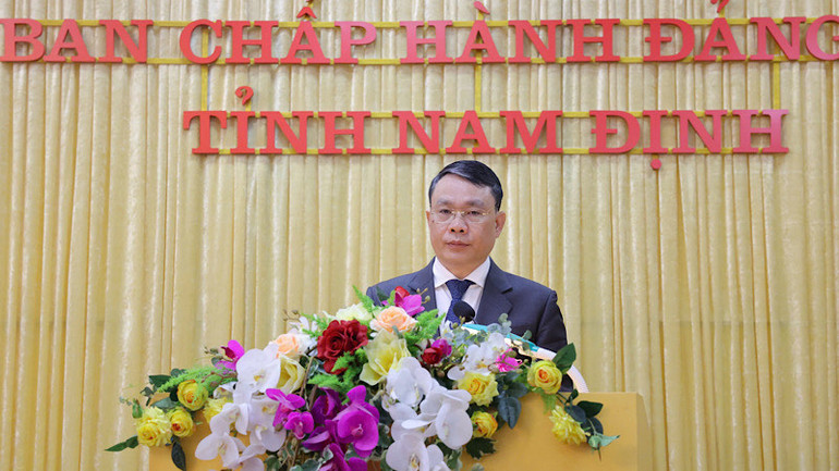 Đồng chí Bí thư Tỉnh ủy Nam Định Đặng Khánh Toàn phát biểu tại hội nghị.