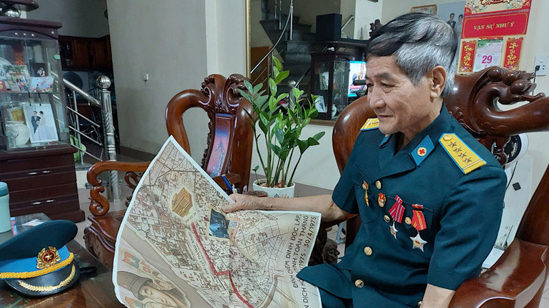 Qua ấn phẩm phụ san đặc biệt của Báo Nhân Dân, cựu chiến binh Đặng Lê như được sống lại thời trai trẻ, không quản gian khổ, hy sinh, chiến đấu vì hòa bình, độc lập của dân tộc, non sông thu về một mối.