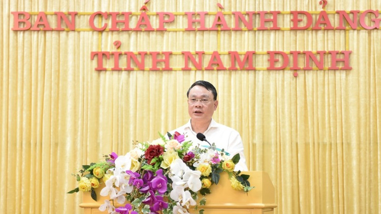 Đồng chí Đặng Khánh Toàn, Bí thư Tỉnh ủy Nam Định phát biểu tại hội nghị.