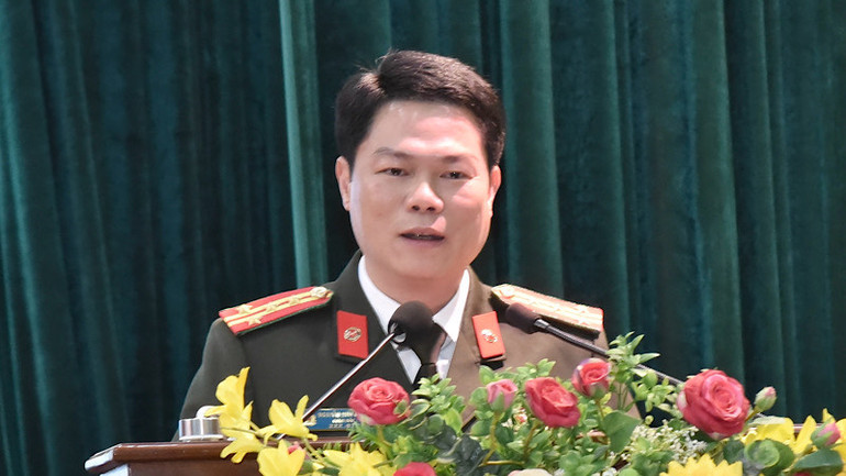 Đồng chí Đại tá Nguyễn Hữu Mạnh, Giám đốc Công an tỉnh Nam Định phát biểu khẳng định Công an tỉnh sẽ thực hiện tốt các nhiệm vụ sau khi nhận bàn giao từ 4 sở.