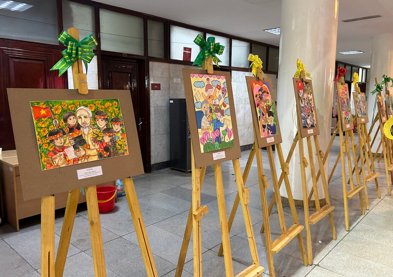 Các tác phẩm của thiếu nhi về Bác Hồ.