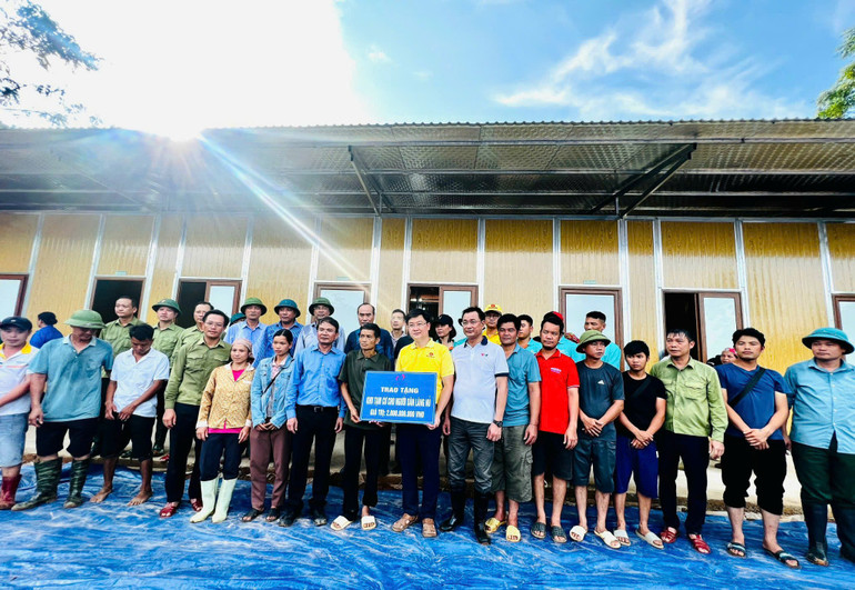 Người dân Làng Nủ có nơi ở mới.