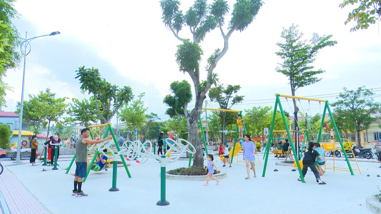 Khu vui chơi Vườn cổ tích tạo điểm nhấn ấn tượng ngày tại trung tâm xã An Thái (huyện Quỳnh Phụ, tỉnh Thái Bình).