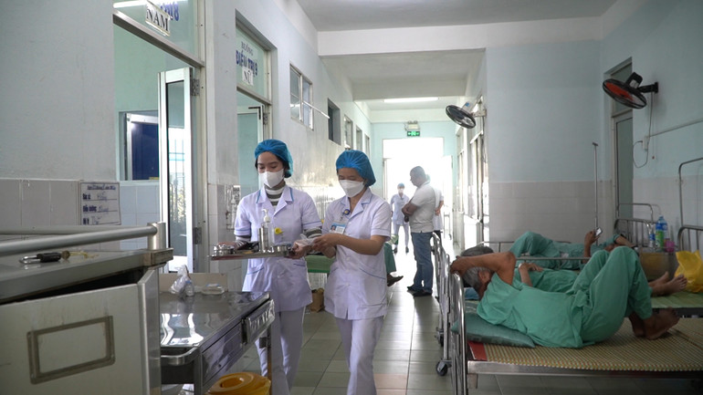 Bệnh viện đa khoa Quảng Nam luôn rơi vào tình trạng quá tải. Bệnh viện đa khoa Quảng Nam luôn rơi vào tình trạng quá tải.