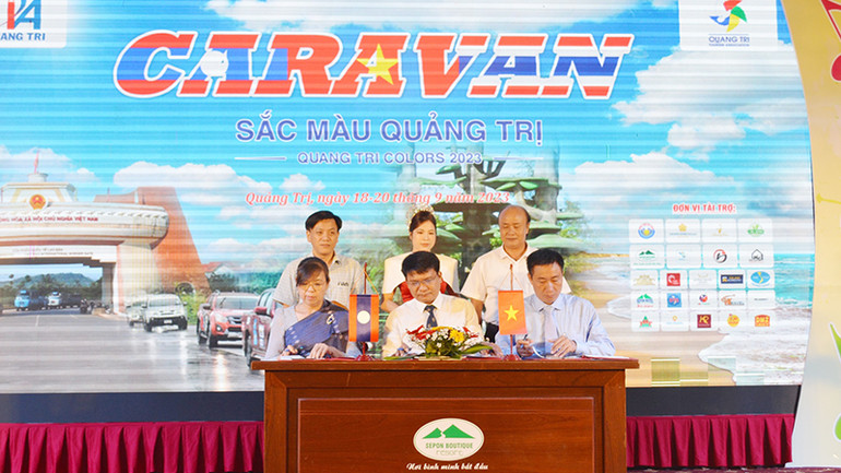 Trung tâm Xúc tiến đầu tư, thương mại và du lịch tỉnh Quảng Trị ký biên bản ghi nhớ liên kết tour du lịch với Hiệp hội Du lịch, thương mại và công nghiệp vùng đông bắc Thái Lan.