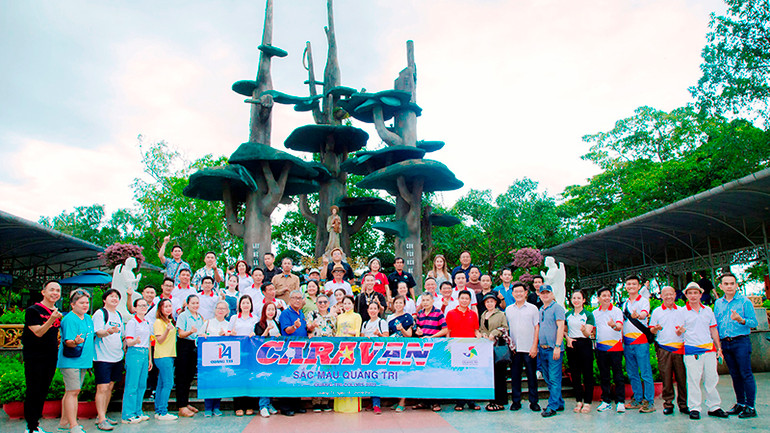 Đoàn Caravan của 3 nước trải nghiệm tại Trung tâm hành hương Đức mẹ La Vang, huyện Hải Lăng.