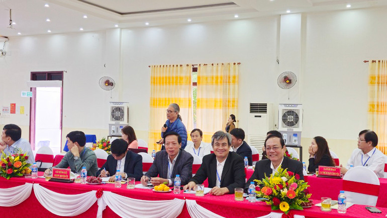 Các nhà nghiên cứu tham dự hội thảo. Các nhà nghiên cứu tham dự hội thảo.