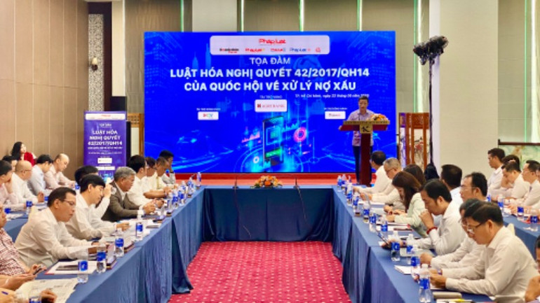 Lãnh đạo Cục Thi hành án Dân sự Thành phố Hồ Chí Minh trình bày tham luận. Lãnh đạo Cục Thi hành án Dân sự Thành phố Hồ Chí Minh trình bày tham luận.