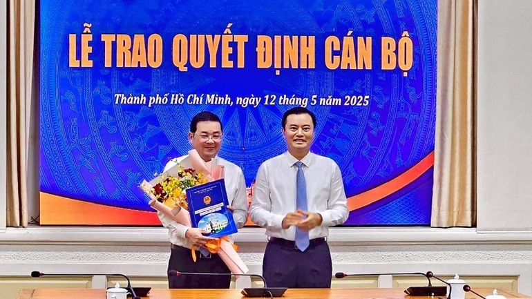 Lãnh đạo Ủy ban nhân dân Thành phố Hồ Chí Minh trao quyết định bổ nhiệm Giám đốc Sở Nông nghiệp và Môi trường cho ông Nguyễn Toàn Thắng.