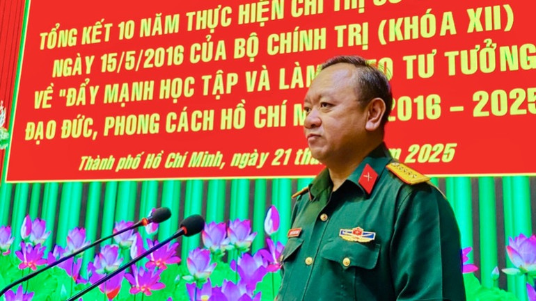 Đại tá Nguyễn Thành Trung, Chính ủy Bộ Tư lệnh Thành phố Hồ Chí Minh phát biểu. Đại tá Nguyễn Thành Trung, Chính ủy Bộ Tư lệnh Thành phố Hồ Chí Minh phát biểu.