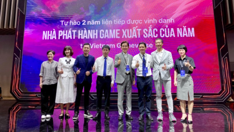 Đại biểu tham quan khu vực trưng bày tại Ngày hội Game Việt Nam 2025.