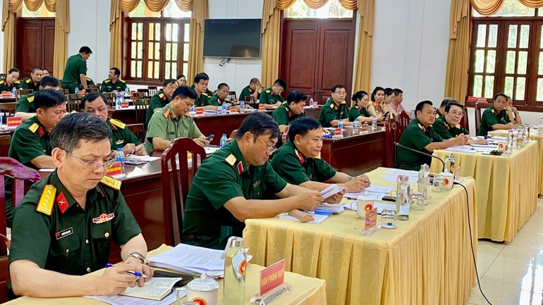 Đại biểu bàn thảo công tác chuẩn bị chương trình nghệ thuật "Đất nước trọn niềm vui".
