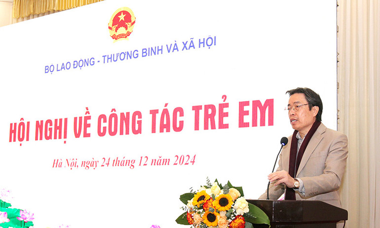 Cục trưởng Cục Trẻ em Đặng Hoa Nam phát biểu tại hội nghị.