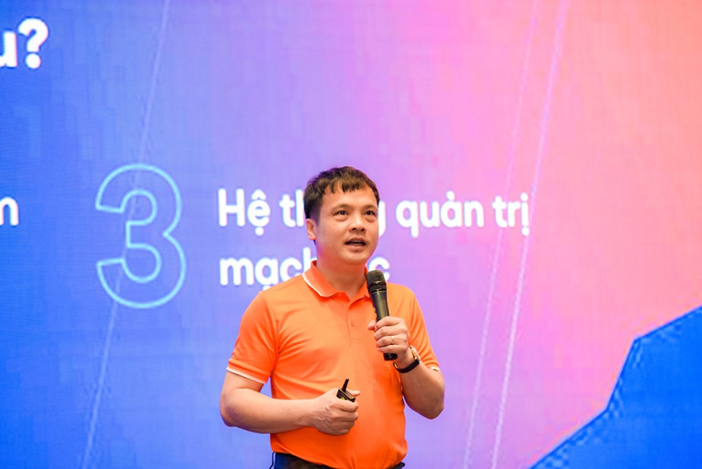 Ông Nguyễn Văn Khoa, Tổng Giám đốc FPT phát biểu.