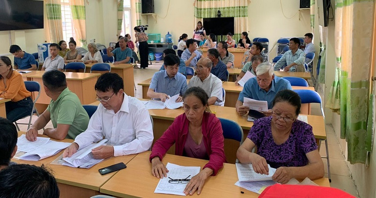 Nhân dân trên địa bàn thành phố Điện Biên Phủ dự gặp mặt, đối thoại các chính sách áp dụng thực hiện giải phóng mặt bằng các dự án trọng điểm do thành phố Điện Biên Phủ tổ chức.