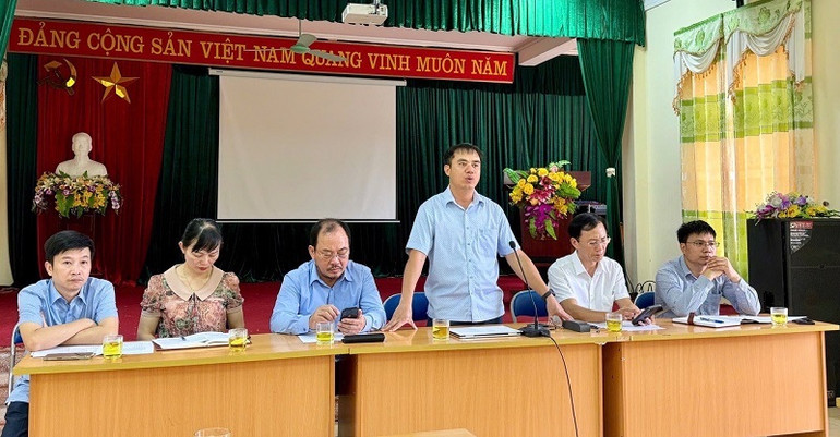 Đồng chí Nguyễn Quang Hưng, Chủ tịch Ủy ban nhân dân thành phố Điện Biên Phủ cảm ơn sự ủng hộ, đồng thuận của nhân dân phường Noong Bua trong công tác giải phóng mặt bằng các dự án đang được triển khai trên địa bàn thành phố.