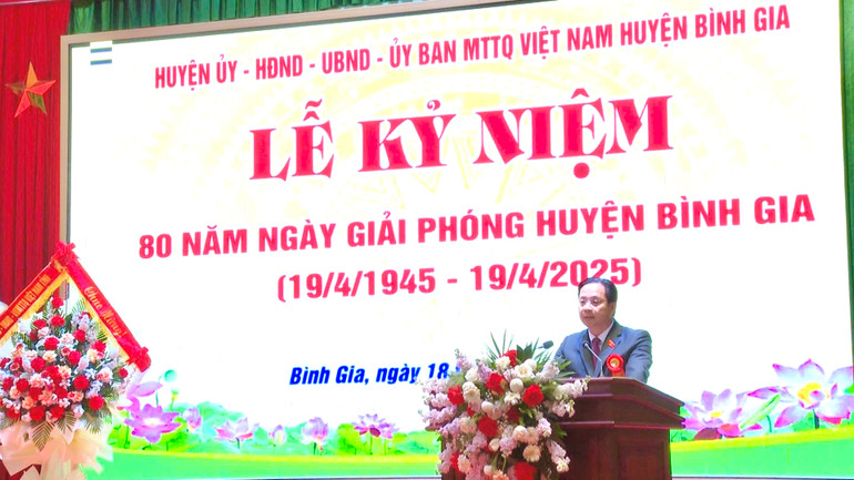 Đồng chí Hoàng Văn Nghiệm, Bí thư Tỉnh ủy, Trưởng đoàn đại biểu Quốc hội tỉnh Lạng Sơn phát biểu tại lễ kỷ niệm. Đồng chí Hoàng Văn Nghiệm, Bí thư Tỉnh ủy, Trưởng đoàn đại biểu Quốc hội tỉnh Lạng Sơn phát biểu tại lễ kỷ niệm.