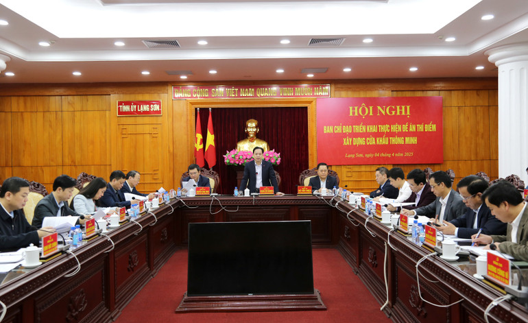 Quang cảnh hội nghị Ban chỉ đạo thực hiện Đề án thí điểm xây dựng cửa khẩu thông minh.