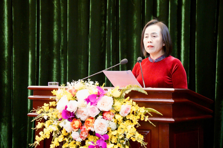 Đồng chí Đoàn Thị Hậu, Phó Bí thư Thường trực Tỉnh ủy, Chủ tịch Hội đồng nhân dân tỉnh Lạng Sơn phát biểu chỉ đạo hội nghị.