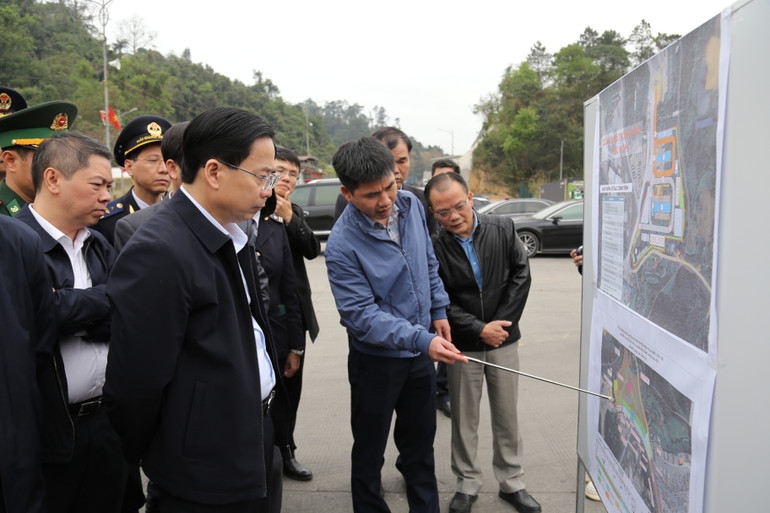 Đoàn công tác Tỉnh ủy Lạng Sơn kiểm tra việc thực hiện Đề án.