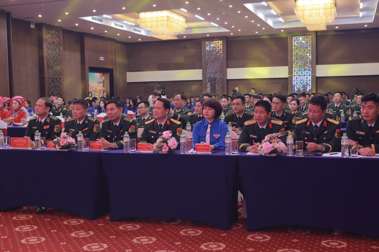 Lãnh đạo Bộ Tư lệnh Bộ đội Biên phòng, Bộ Chỉ huy Bộ đội Biên phòng Lạng Sơn cùng các đại biểu Việt Nam tham dự Tọa đàm.