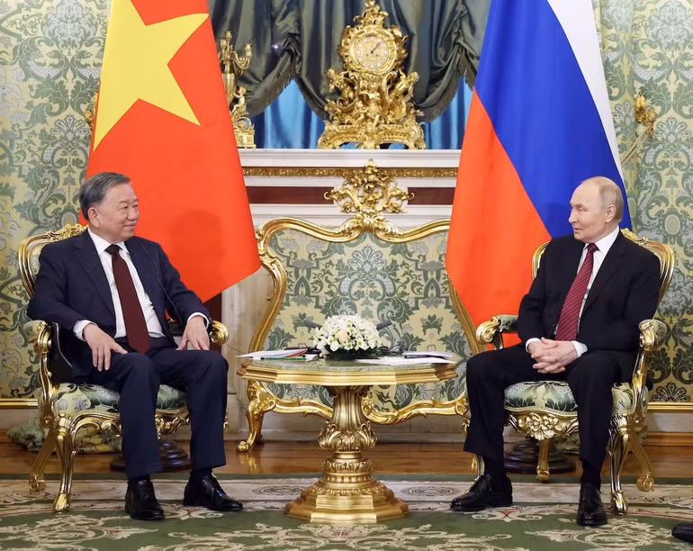 Tổng Bí thư Tô Lâm hội đàm hẹp với Tổng thống Nga Vladimir Putin Tổng Bí thư Tô Lâm hội đàm hẹp với Tổng thống Nga Vladimir Putin