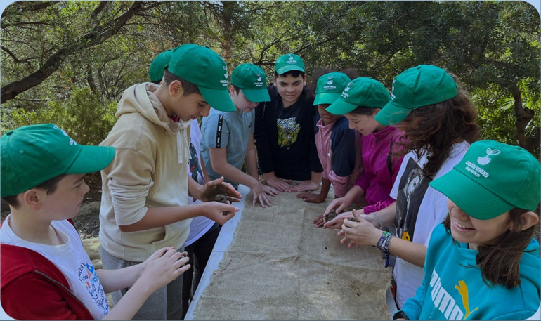 Amazon hợp tác với Viện Đào tạo và Nghiên cứu của Liên hợp quốc đào tạo những người trẻ chống lại biến đổi khí hậu.