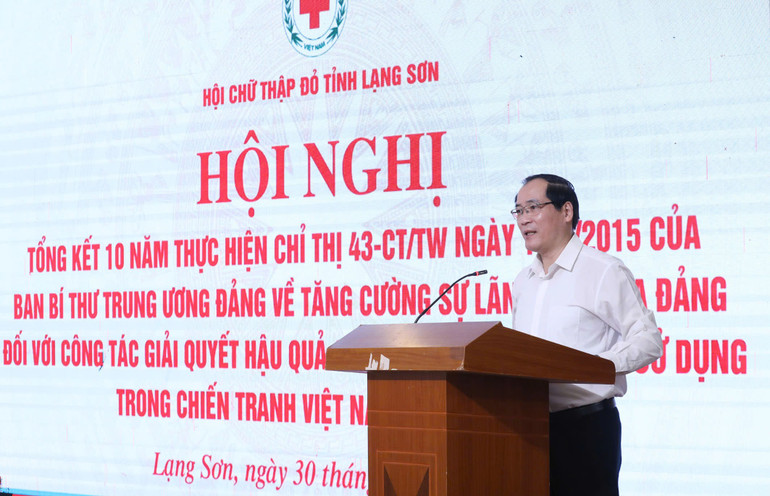 Đồng chí Dương Xuân Huyên, Phó Chủ tịch Thường trực Ủy ban nhân dân tỉnh Lạng Sơn phát biểu chỉ đạo tại hội nghị. (Ảnh: ANH TUẤN) Đồng chí Dương Xuân Huyên, Phó Chủ tịch Thường trực Ủy ban nhân dân tỉnh Lạng Sơn phát biểu chỉ đạo tại hội nghị. (Ảnh: ANH TUẤN)