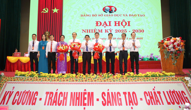 Ban Chấp hành Đảng bộ Sở Giáo dục và Đào tạo Lạng Sơn nhiệm kỳ 2025-2030 ra mắt đại hội. Ban Chấp hành Đảng bộ Sở Giáo dục và Đào tạo Lạng Sơn nhiệm kỳ 2025-2030 ra mắt đại hội.
