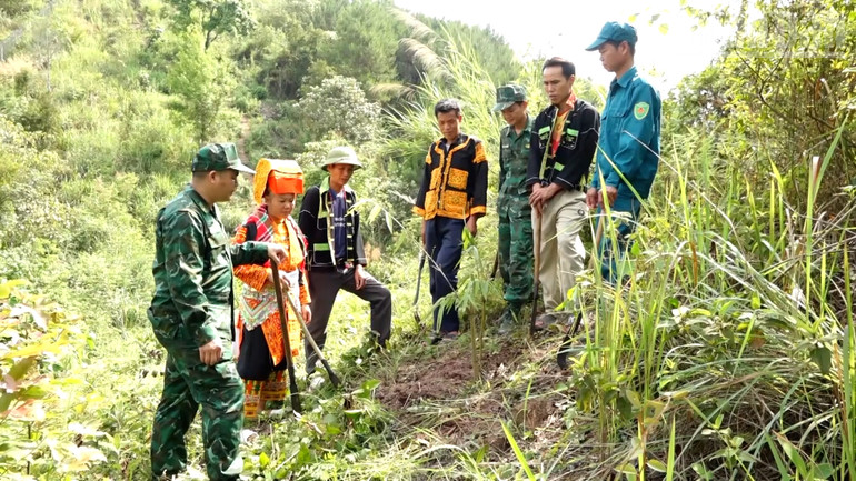 สมาชิกสหภาพสตรีอำเภอเกาหลก จังหวัดหลางเซิน เข้าร่วมในการดำเนินงานตามแบบอย่าง Hội viên Hội Phụ nữ huyện Cao Lộc, tỉnh Lạng Sơn tham gia thực hiện mô hình