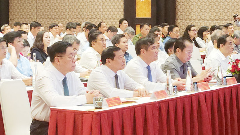 Các đại biểu dự hội nghị.