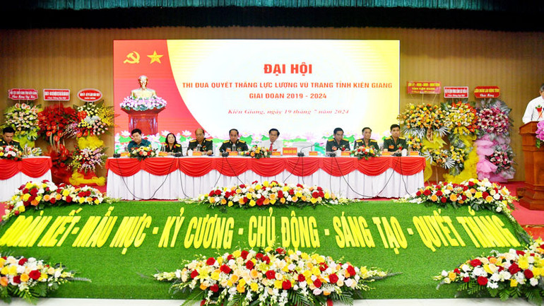 Đoàn Chủ tịch điều hành Đại hội.