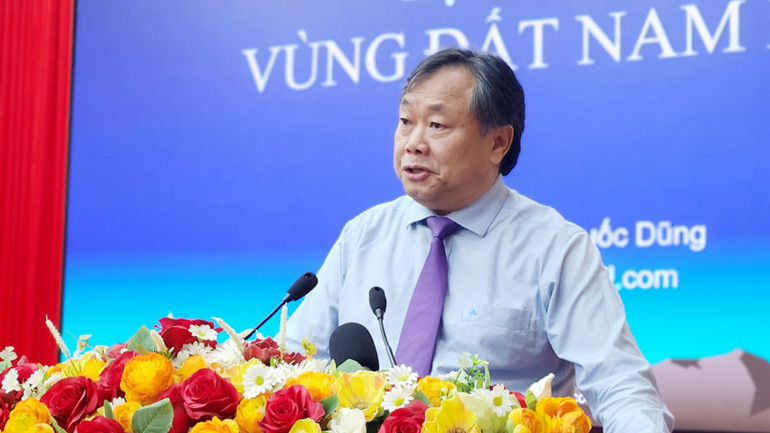 Phó Giáo sư, Tiến sĩ Nguyễn Quốc Dũng giới thiệu chuyên đề lịch sử vùng đất Nam Bộ.