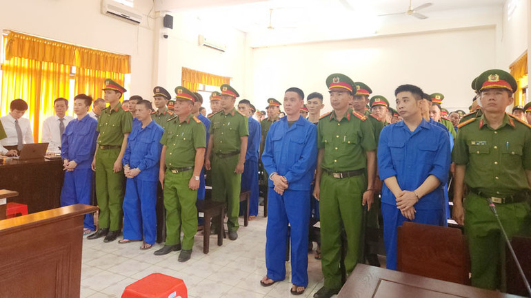 Các bị cáo tại phiên xét xử phúc thẩm.