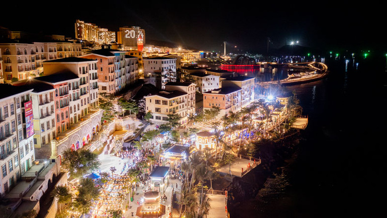 Chợ đêm Vui Phết ở Phú Quốc.