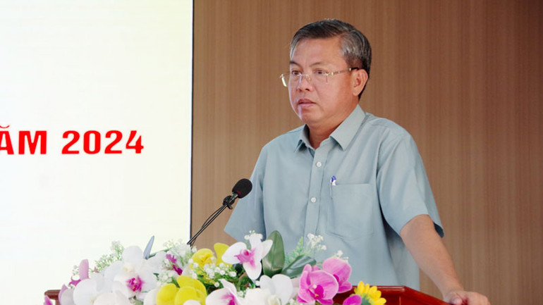 Phó Chủ tịch Ủy ban nhân dân tỉnh Kiên Giang Nguyễn Lưu Trung phát biểu tại hội nghị.