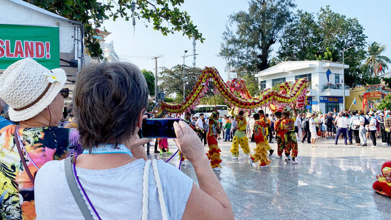 Phú Quốc đón 2.000 khách người Đức, Úc đến dịp Tết Nguyên đán ảnh 3 Phú Quốc đón 2.000 khách người Đức, Úc đến dịp Tết Nguyên đán ảnh 3