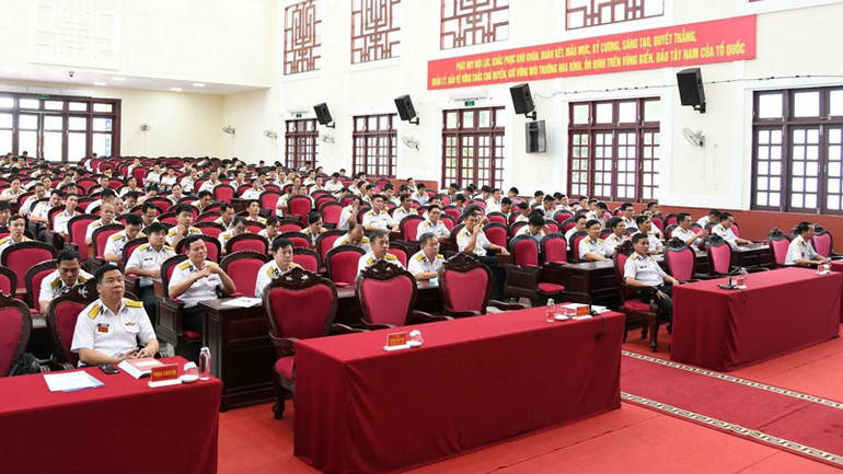 Các đại biểu tham dự hội nghị.