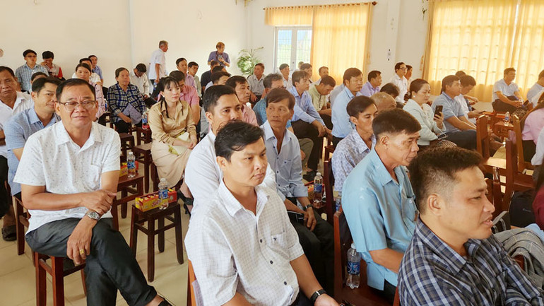 Nông dân tham gia lễ khởi động.