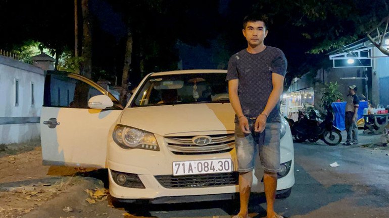 Đối tượng Lê Chí Nam và ô-tô vận chuyển ma túy. Đối tượng Lê Chí Nam và ô-tô vận chuyển ma túy.