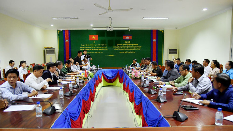 Quang cảnh lễ bàn giao, tiếp nhận và hồi hương hài cốt liệt sĩ quân tình nguyện và chuyên gia Việt Nam hy sinh trong thời kỳ chiến tranh tại Campuchia.