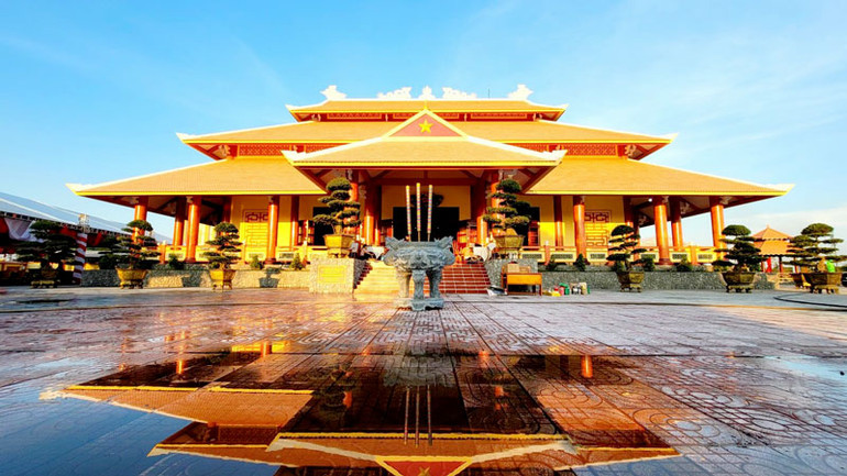 Đền thờ Anh hùng Liệt sỹ, lực lượng vũ trang nhân dân và thanh niên xung phong hy sinh trên Tuyến đường 1C tại huyện Giang Thành.